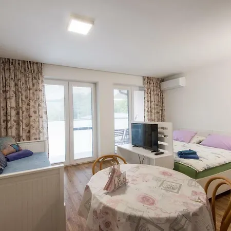 Apartman Eliska Διαμέρισμα Podhájska